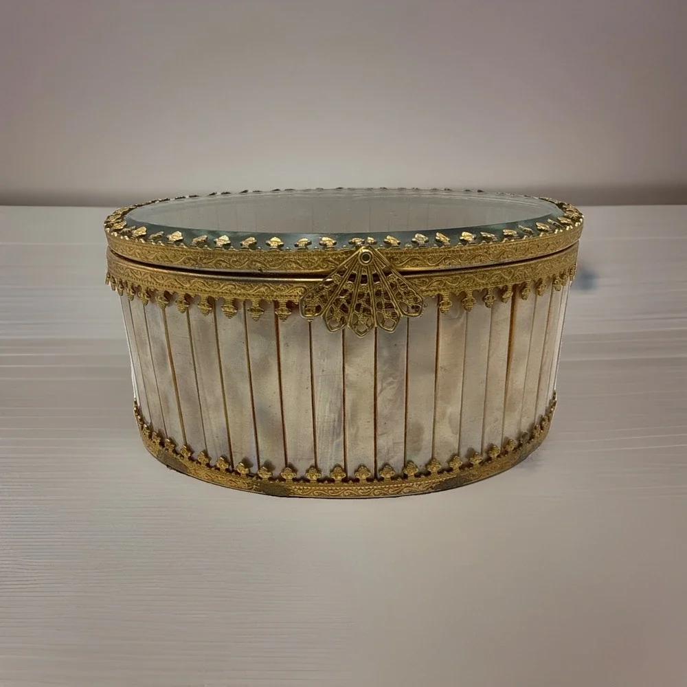 Antique (approx 1920-40) Mother Of Pearl Oval Jewelry Box